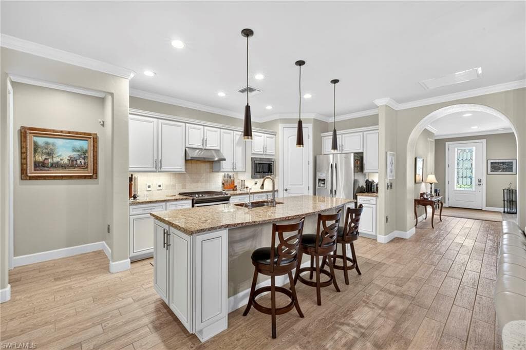 7057 Live Oak DR, NAPLES FL 34114-10