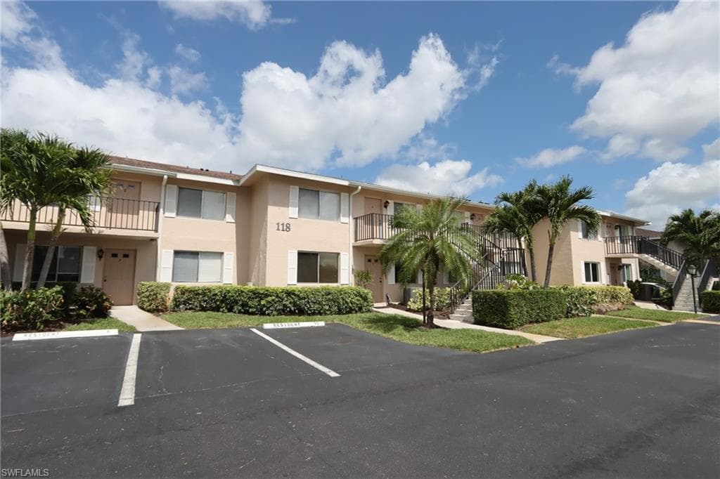118 Palm DR # 8, NAPLES FL 34112-2