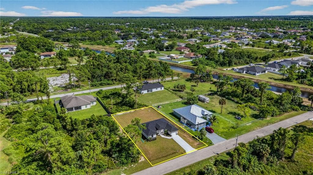 2916 Dora AVE N, LEHIGH ACRES FL 33971-1