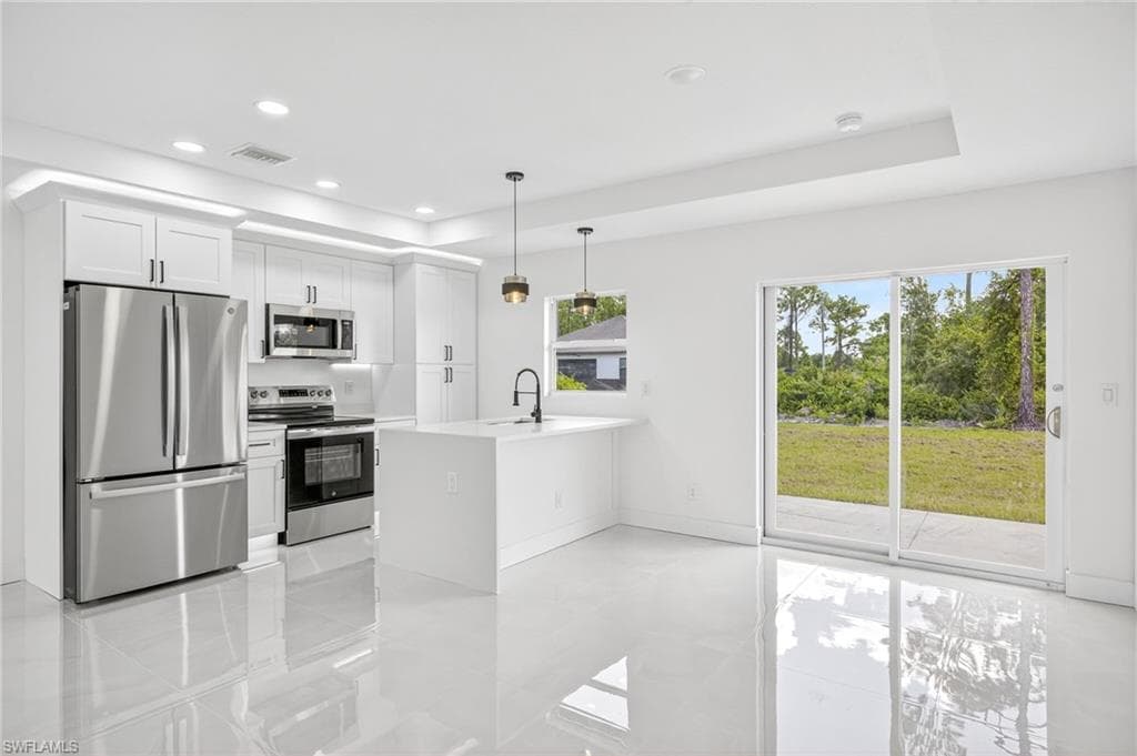 2916 Dora AVE N, LEHIGH ACRES FL 33971-5