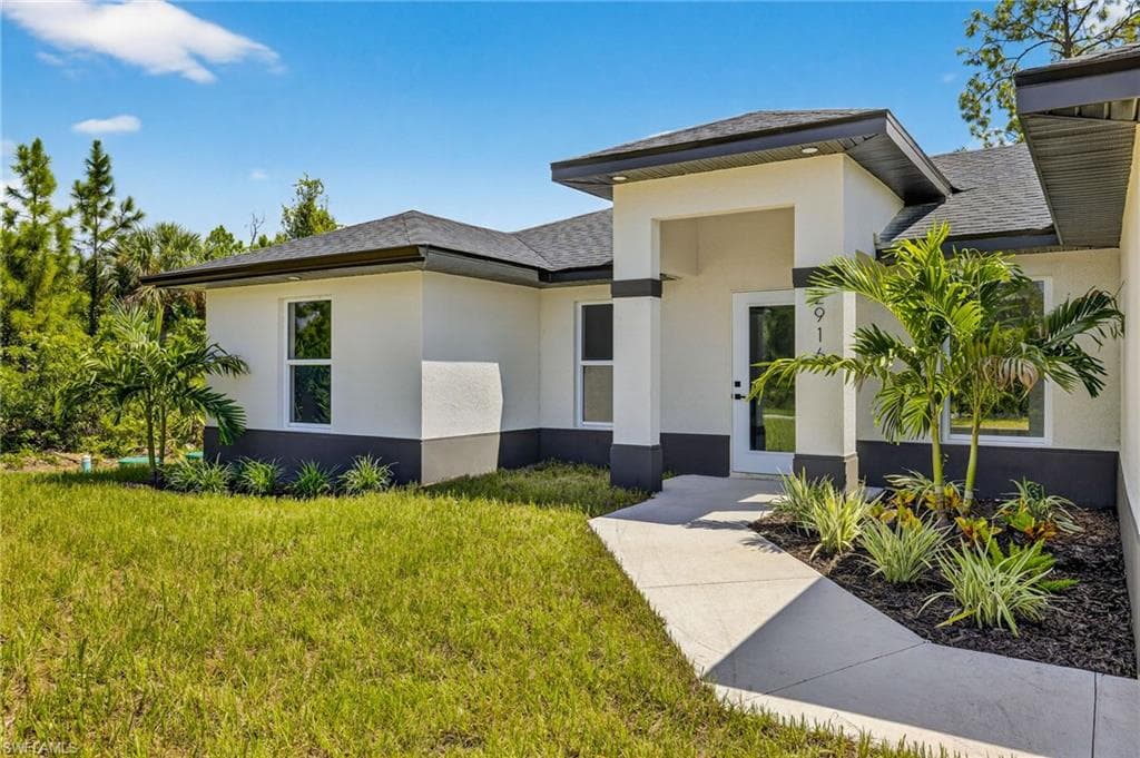 2916 Dora AVE N, LEHIGH ACRES FL 33971-2
