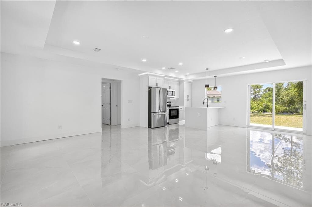 2916 Dora AVE N, LEHIGH ACRES FL 33971-4