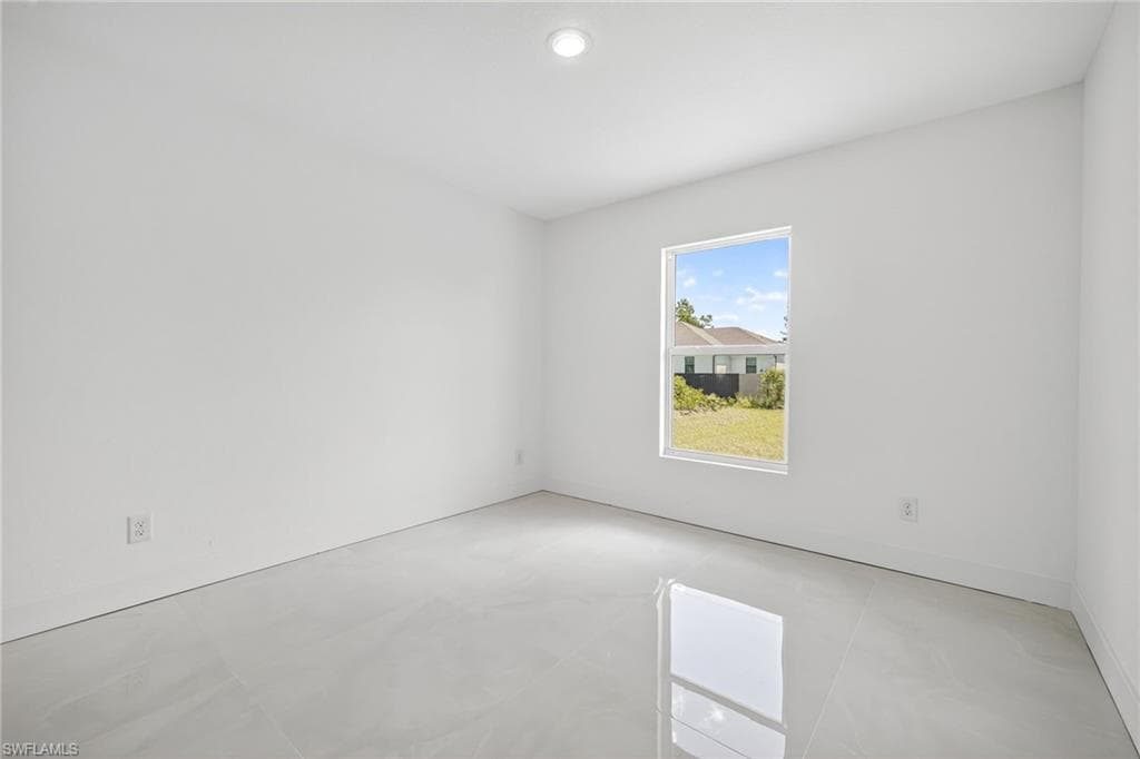 2916 Dora AVE N, LEHIGH ACRES FL 33971-24