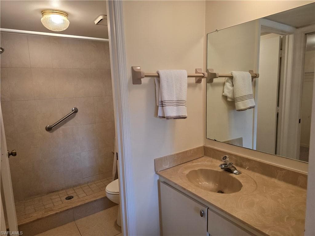 5622 Woodmere Lake CIR # B102, NAPLES FL 34112-26