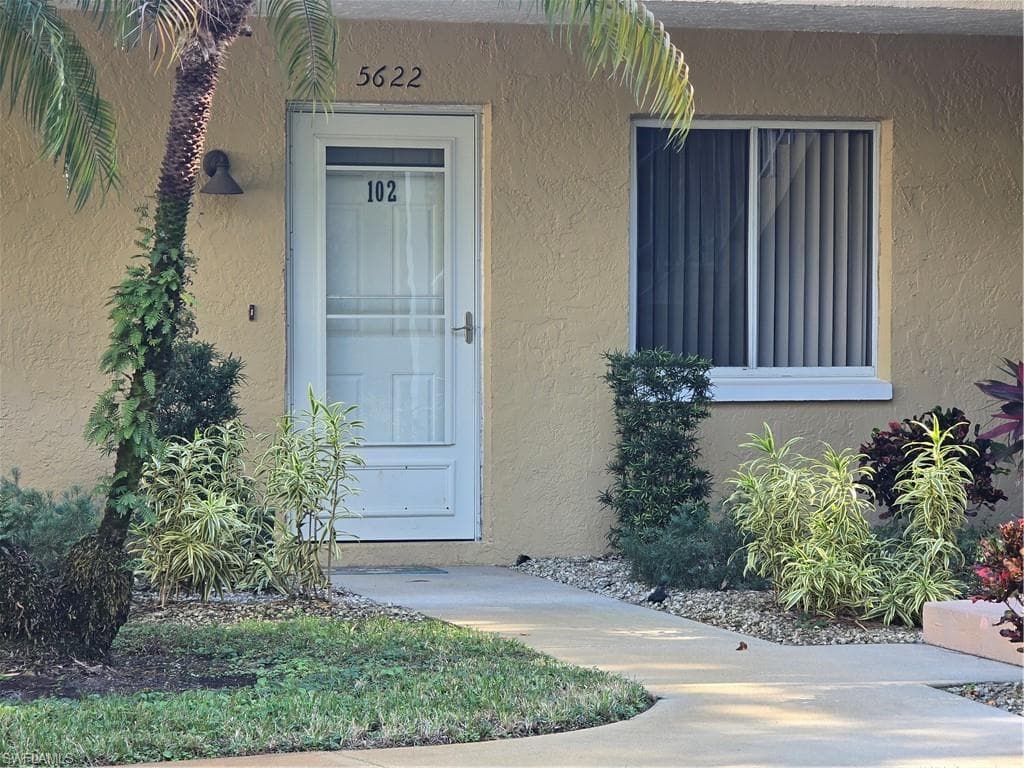 5622 Woodmere Lake CIR # B102, NAPLES FL 34112-1