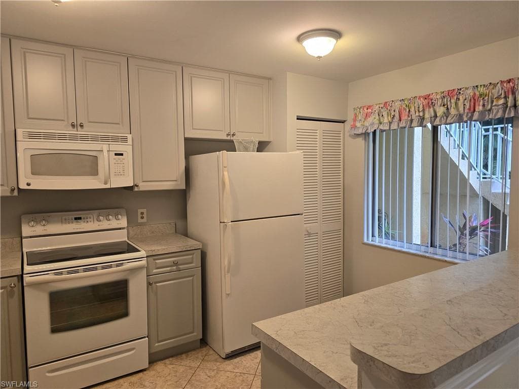 5622 Woodmere Lake CIR # B102, NAPLES FL 34112-9