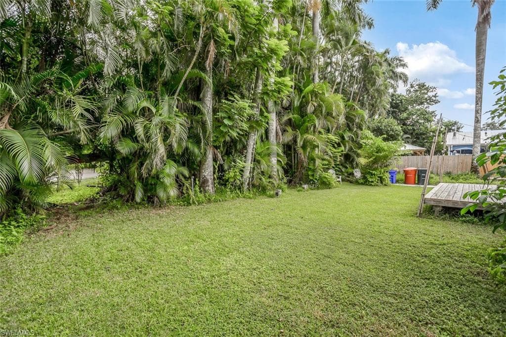 1429 Sandra DR-21