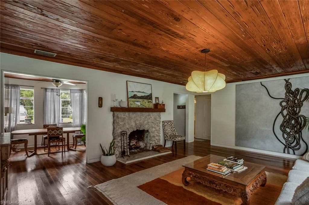 1429 Sandra DR-6