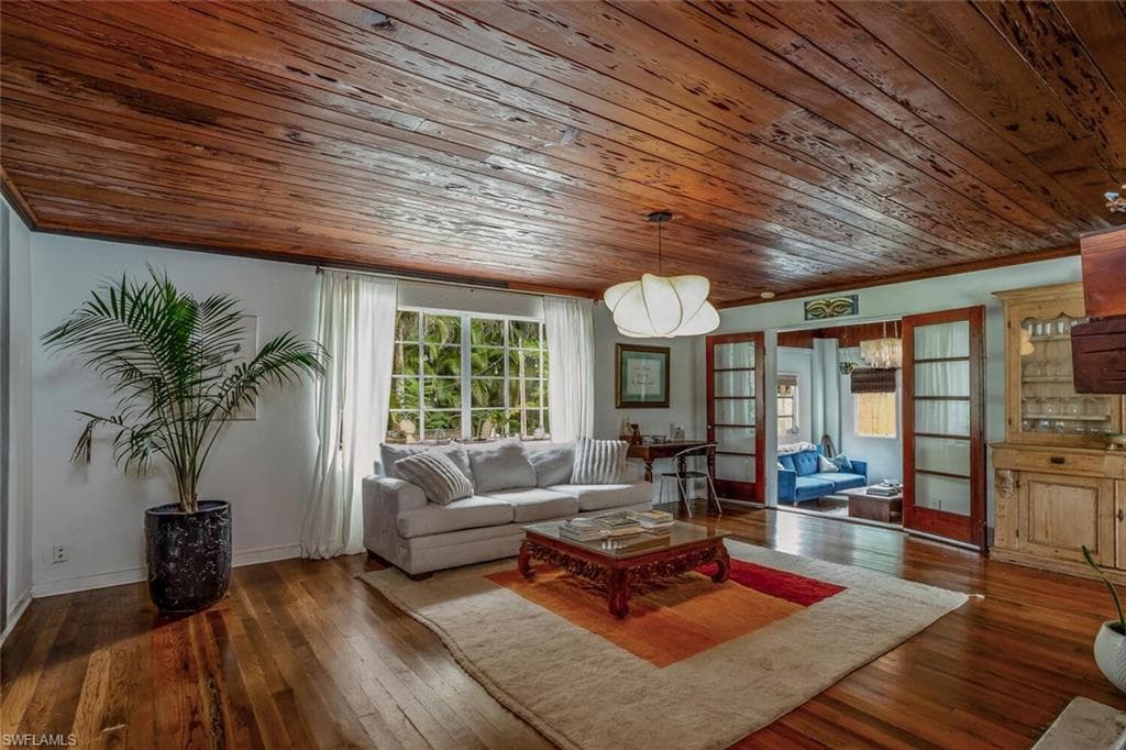 1429 Sandra DR-4