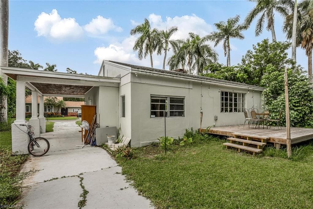 1429 Sandra DR-19