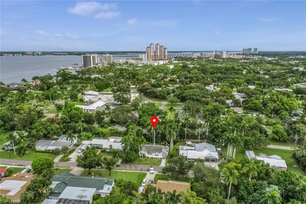 1429 Sandra DR-17