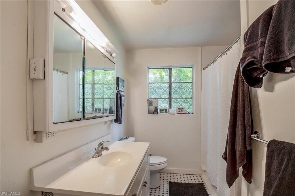 1429 Sandra DR-14