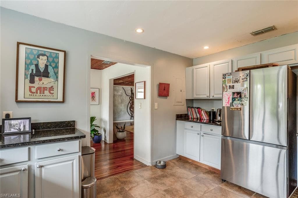 1429 Sandra DR-10