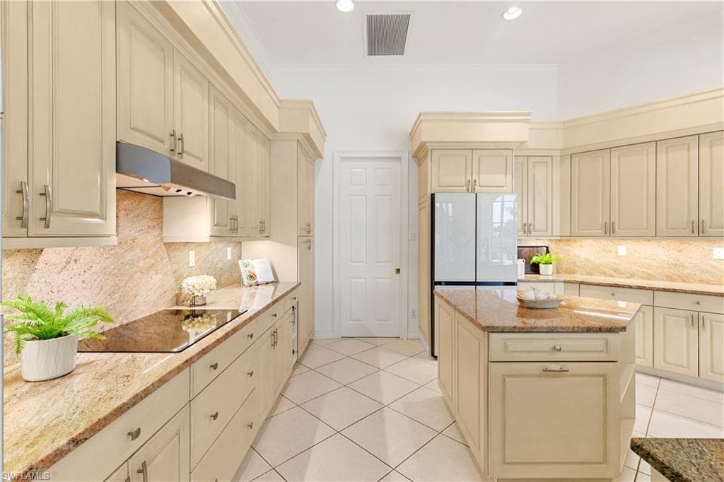 2341 Cheshire LN, NAPLES FL 34109-12