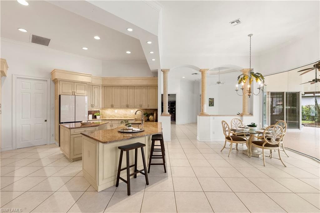 2341 Cheshire LN, NAPLES FL 34109-11