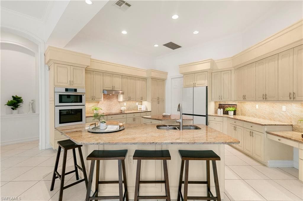 2341 Cheshire LN, NAPLES FL 34109-10