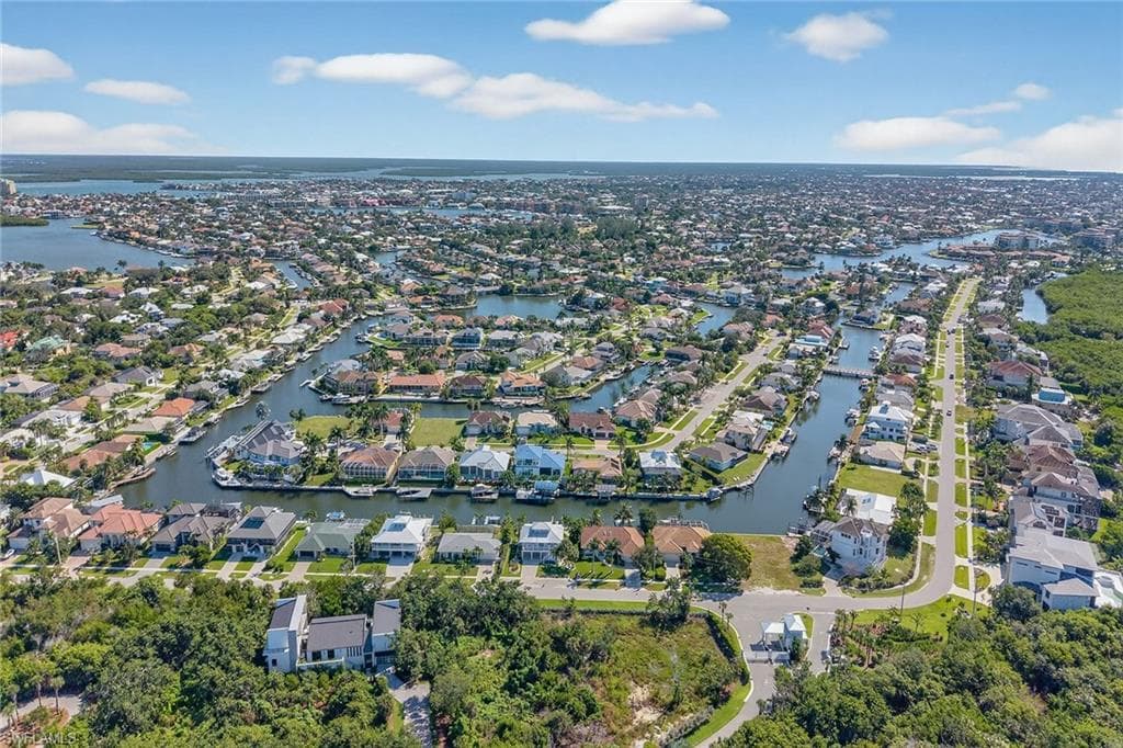 123 Sea Lavender LN, MARCO ISLAND FL 34145-5