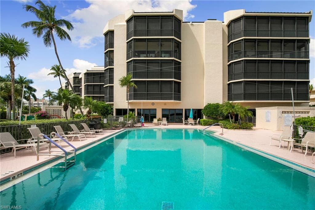 961 Collier CT # 107, MARCO ISLAND FL 34145-32