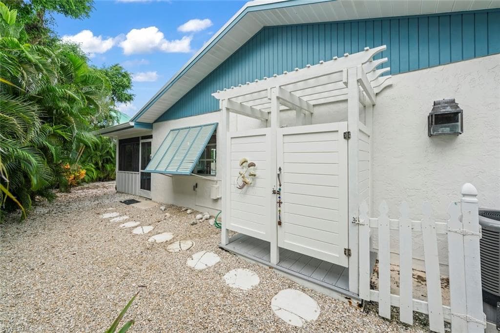 513 Rabbit RD, SANIBEL FL 33957-16