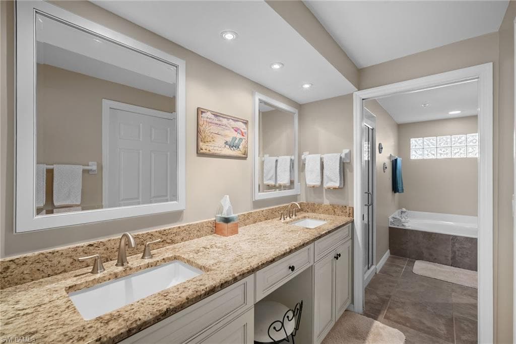 760 Waterford DR # 104, NAPLES FL 34113-18