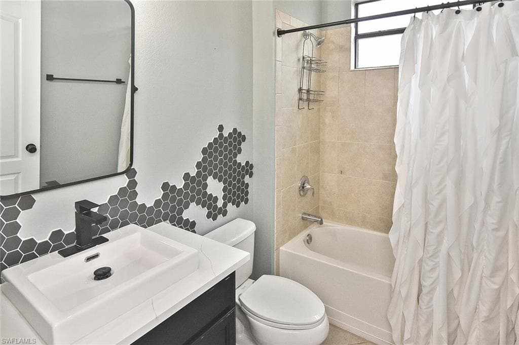 2738 Via Piazza LOOP, FORT MYERS FL 33905-37