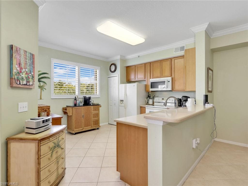 6824 Sterling Greens PL # 3303, NAPLES FL 34104-6