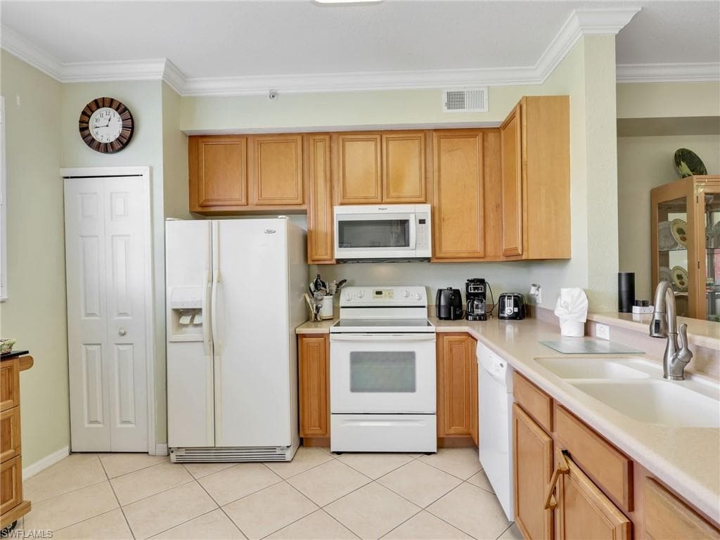 6824 Sterling Greens PL # 3303, NAPLES FL 34104-7