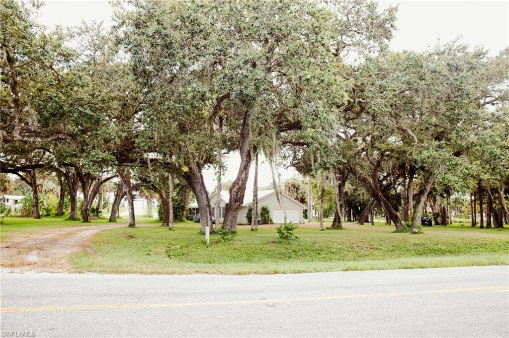 4055 County Rd 78, FORT DENAUD FL 33935-1