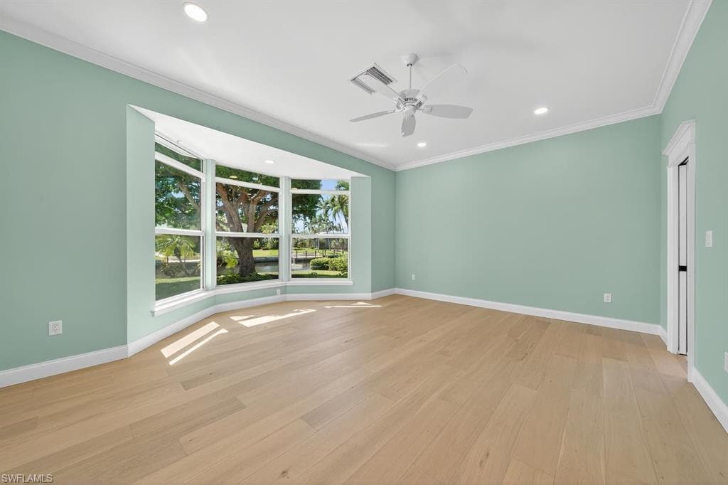 924 Kings Crown DR-22