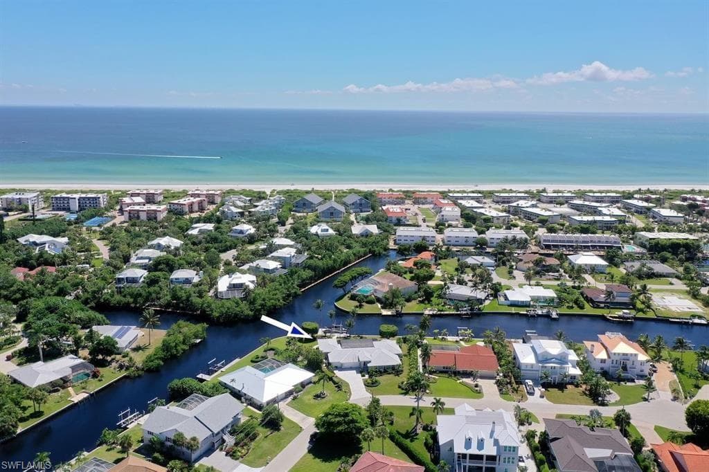 924 Kings Crown DR-41