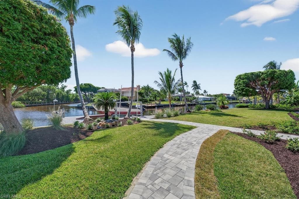 924 Kings Crown DR-42
