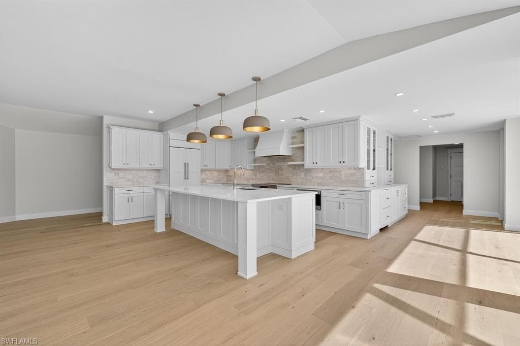 924 Kings Crown DR-15