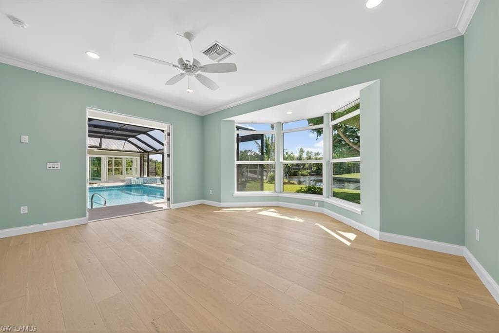 924 Kings Crown DR-21
