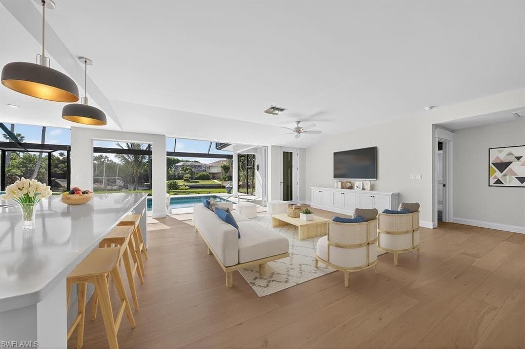 924 Kings Crown DR-6