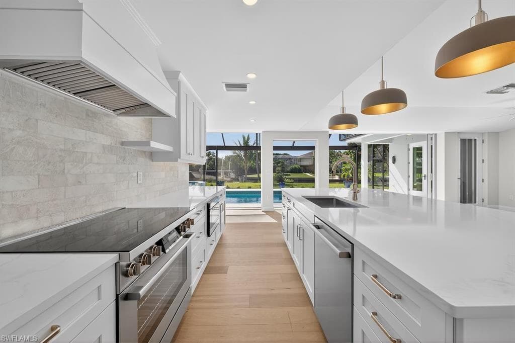 924 Kings Crown DR-8
