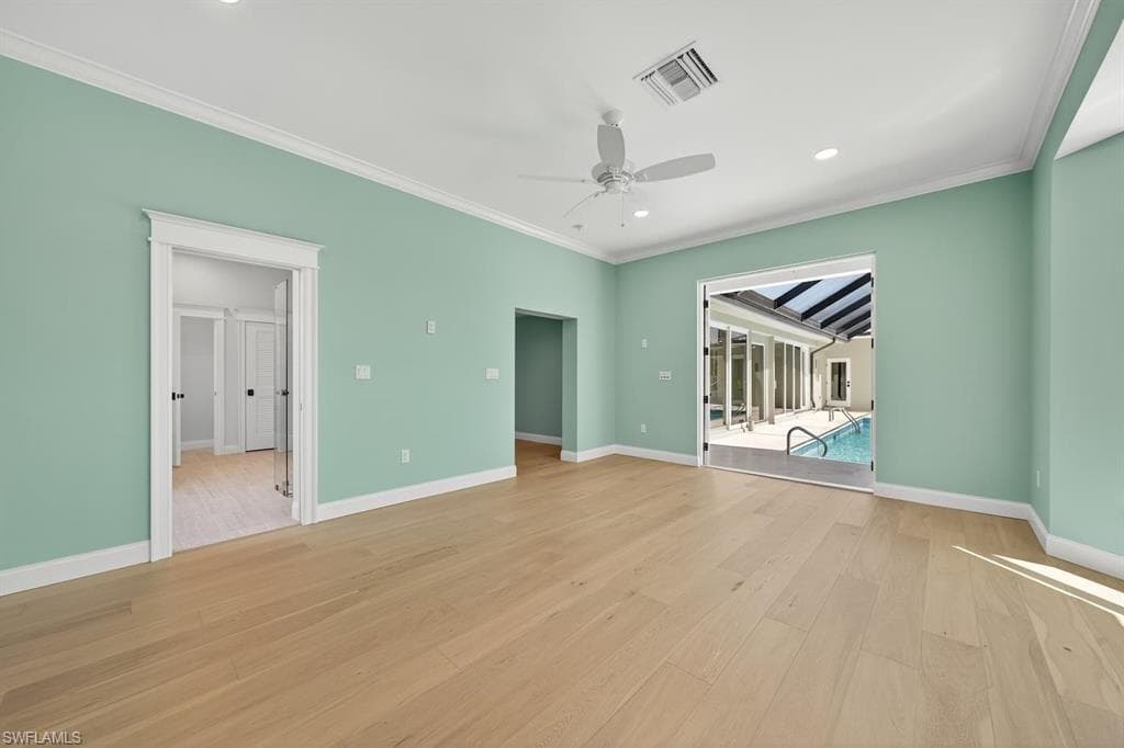 924 Kings Crown DR-23