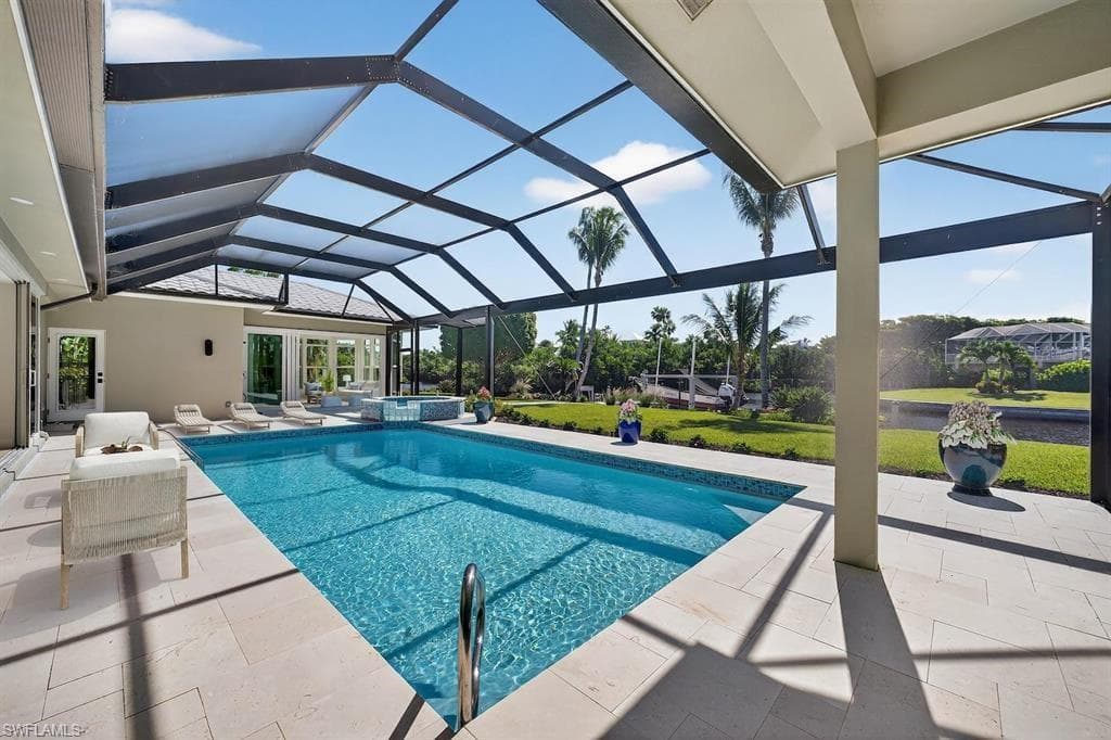 924 Kings Crown DR-33