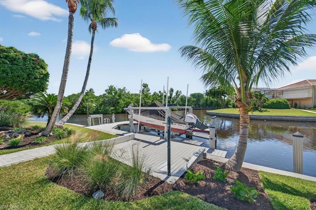924 Kings Crown DR-37