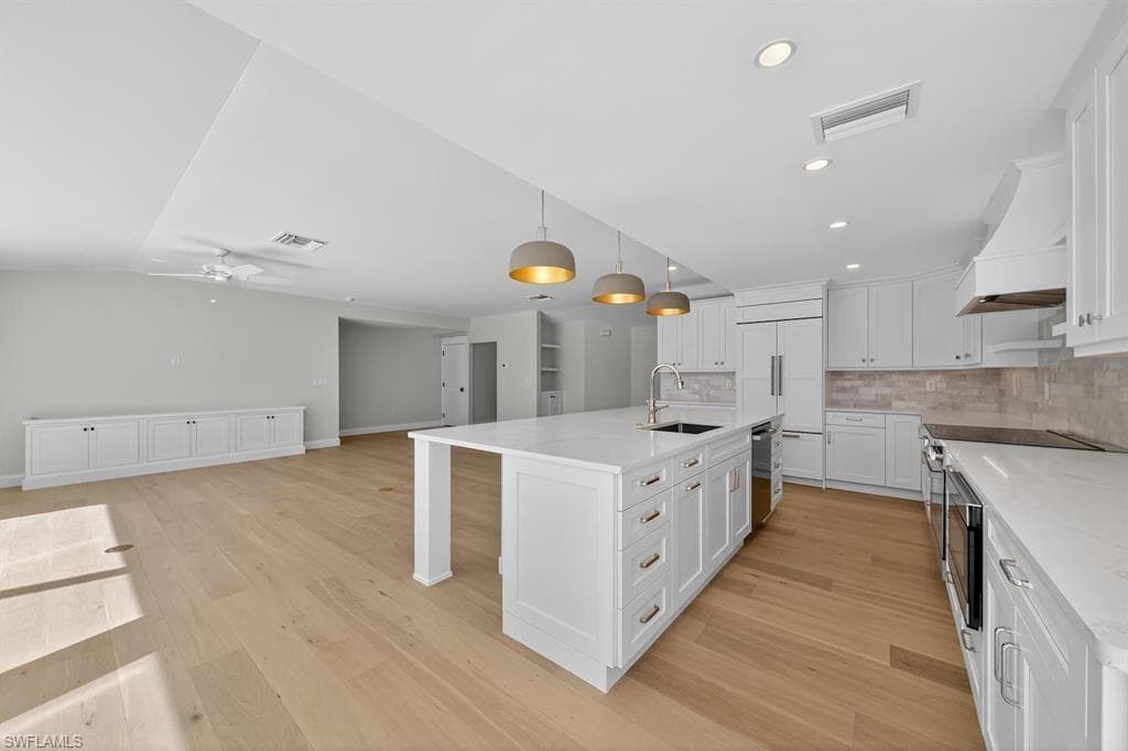 924 Kings Crown DR-13