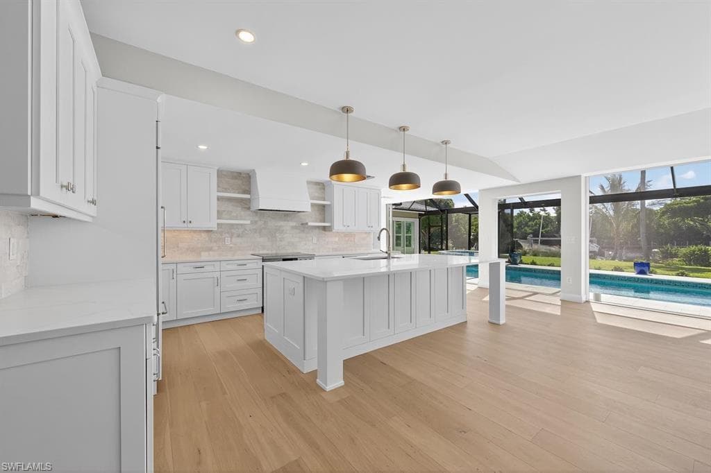 924 Kings Crown DR-14