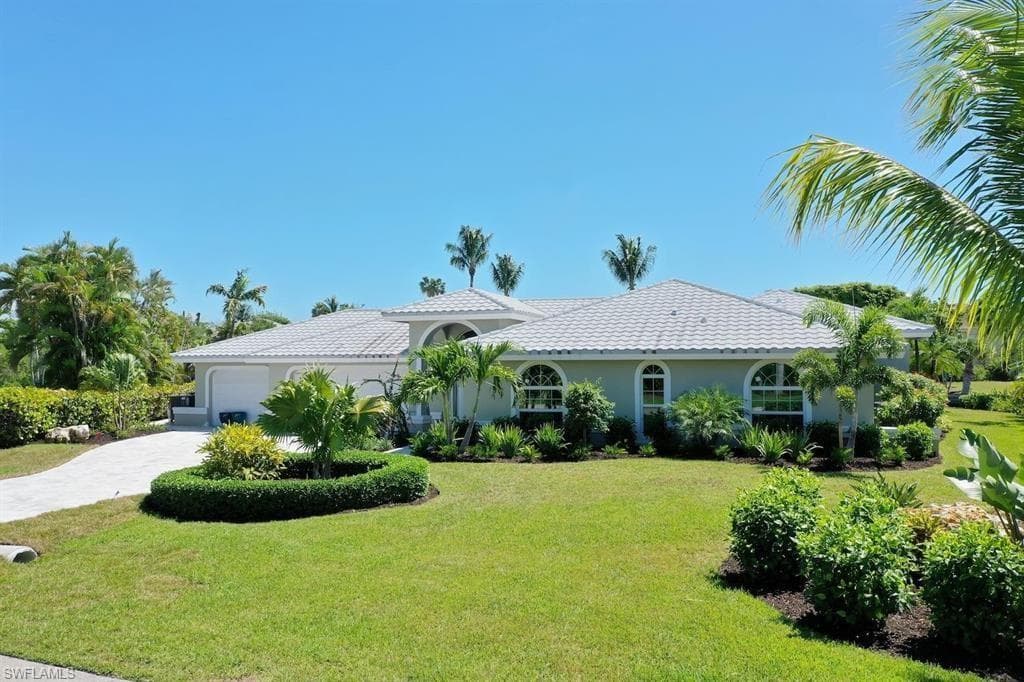 924 Kings Crown DR-47