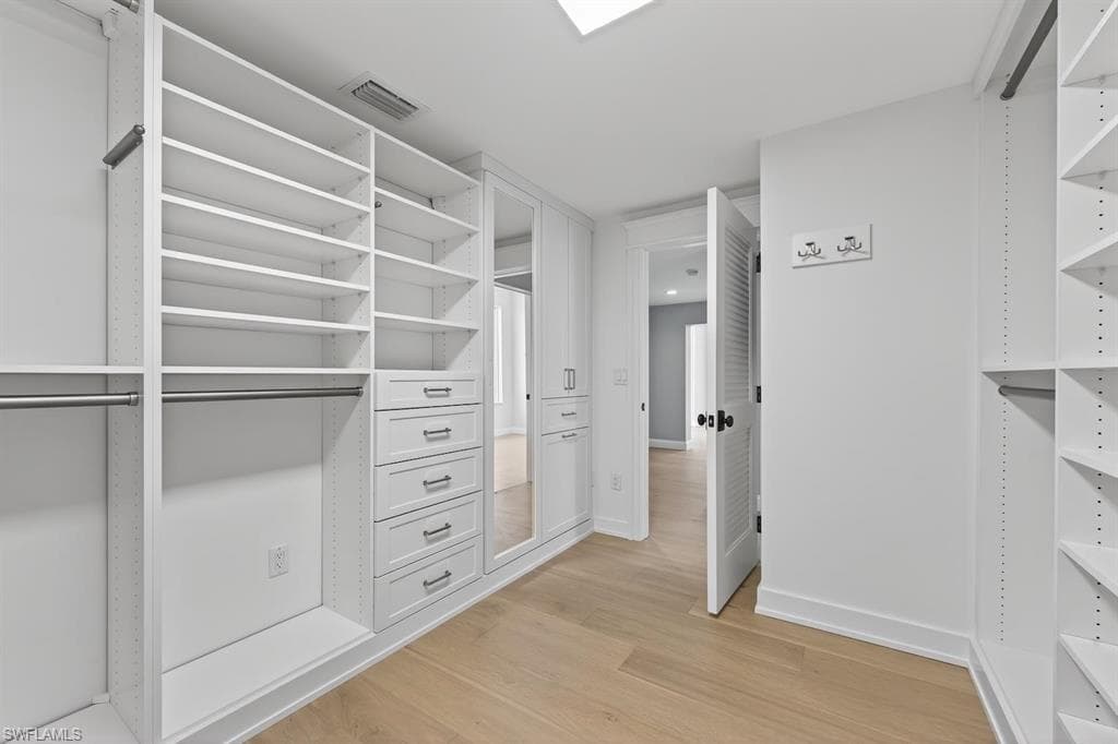 924 Kings Crown DR-28