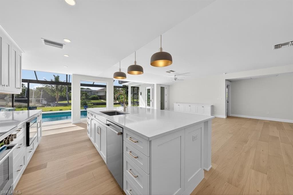 924 Kings Crown DR-7