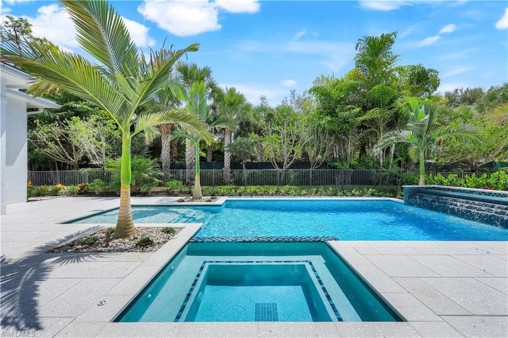 16767 Enclave CIR, NAPLES FL 34110-33