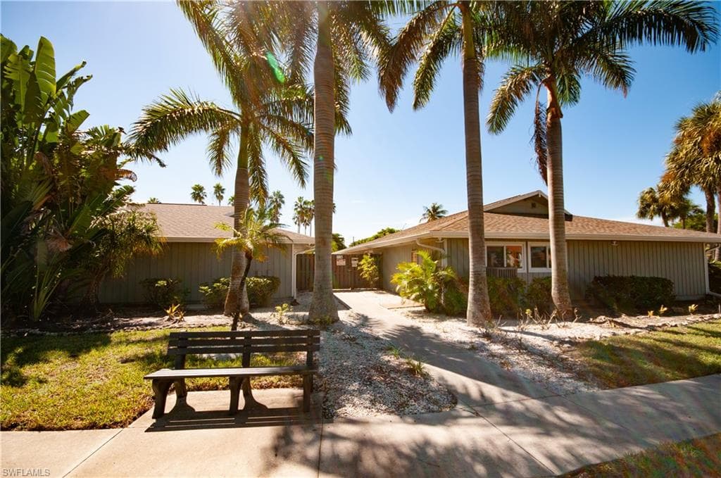 4261 Island CIR # 6, FORT MYERS FL 33919-17