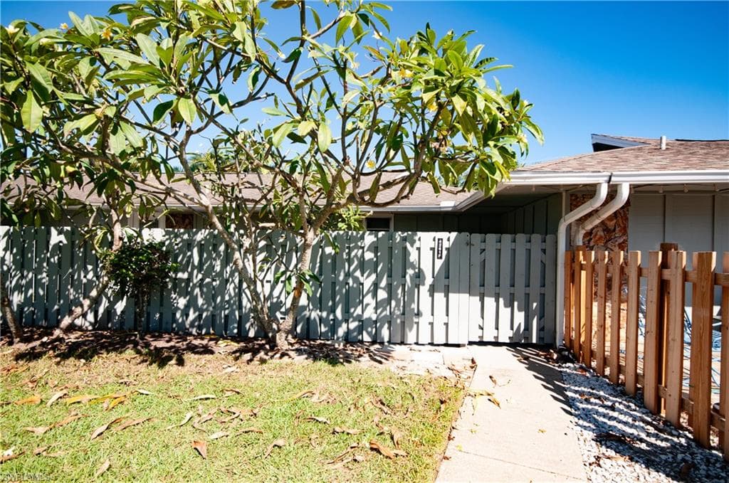 4261 Island CIR # 6, FORT MYERS FL 33919-3