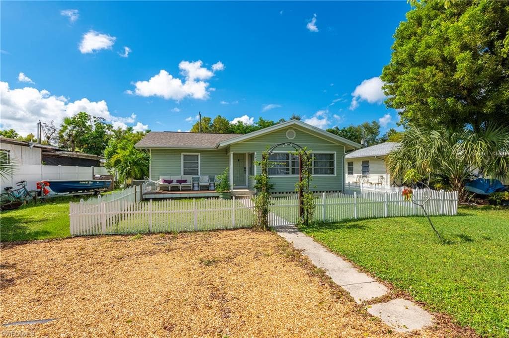 2432 Washington AVE, NAPLES FL 34112-1