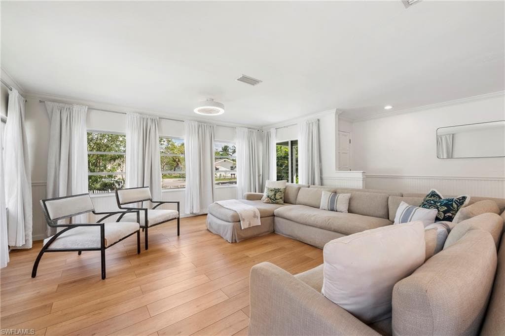 2432 Washington AVE, NAPLES FL 34112-3