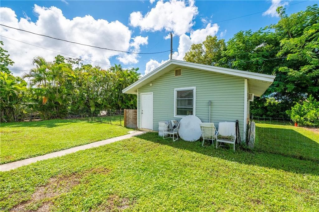 2432 Washington AVE, NAPLES FL 34112-20