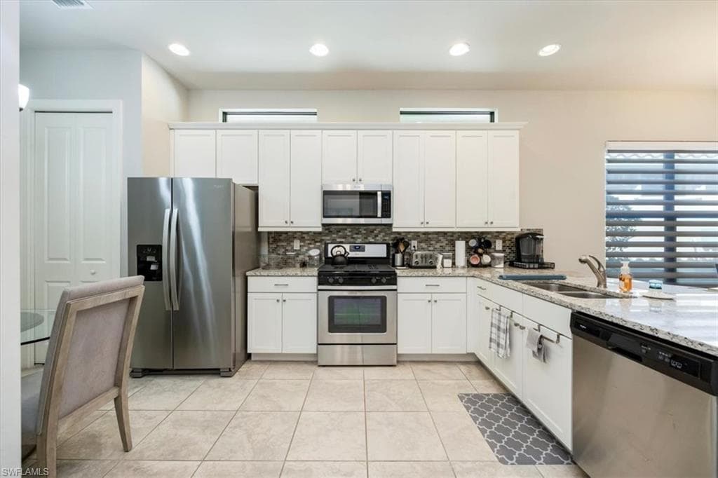 8160 Venetian Pointe DR, FORT MYERS FL 33908-12